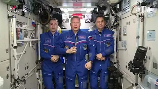 Космонавты поздравили россиян с Днем Победы