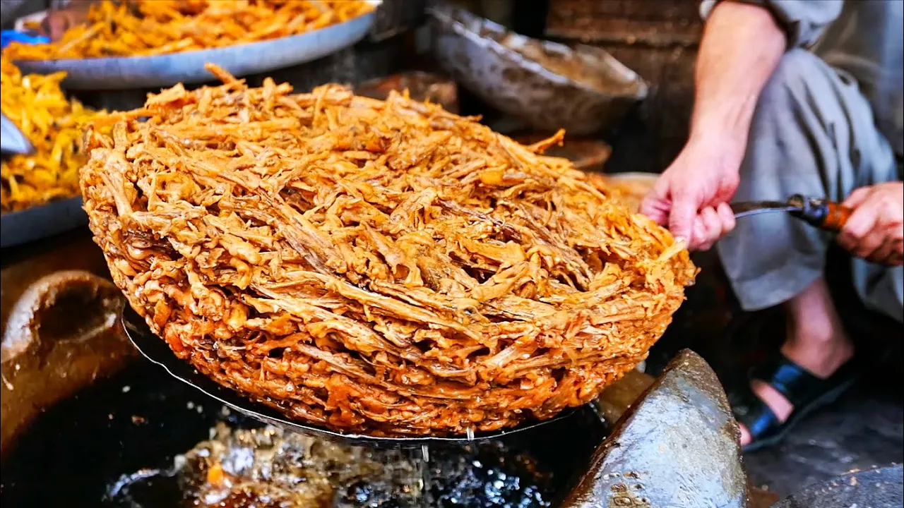 Indian Street Food - LOTUS STEM FRIES & FRIED BREAD Srinagar Kashmir India