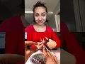 le corto las uñas a una extraña