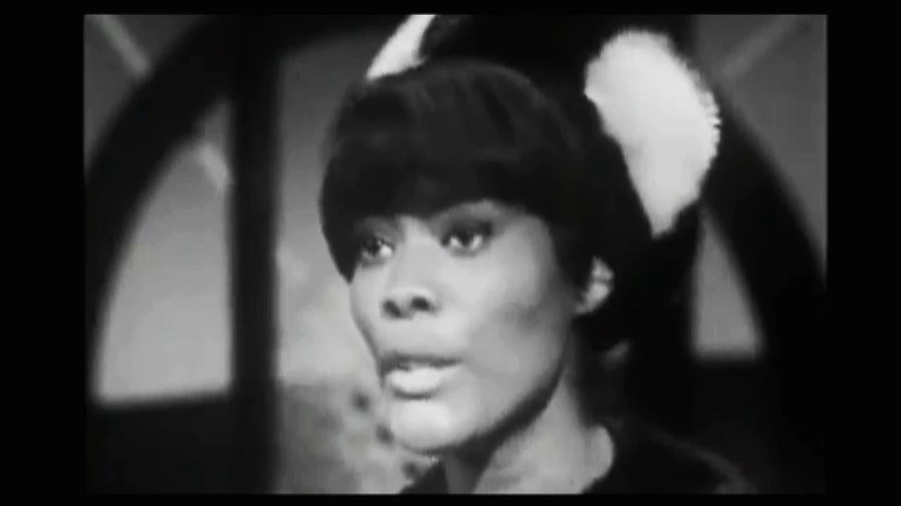 DIONNE WARWICK sings "WALK ON BY"   LIVE  1964