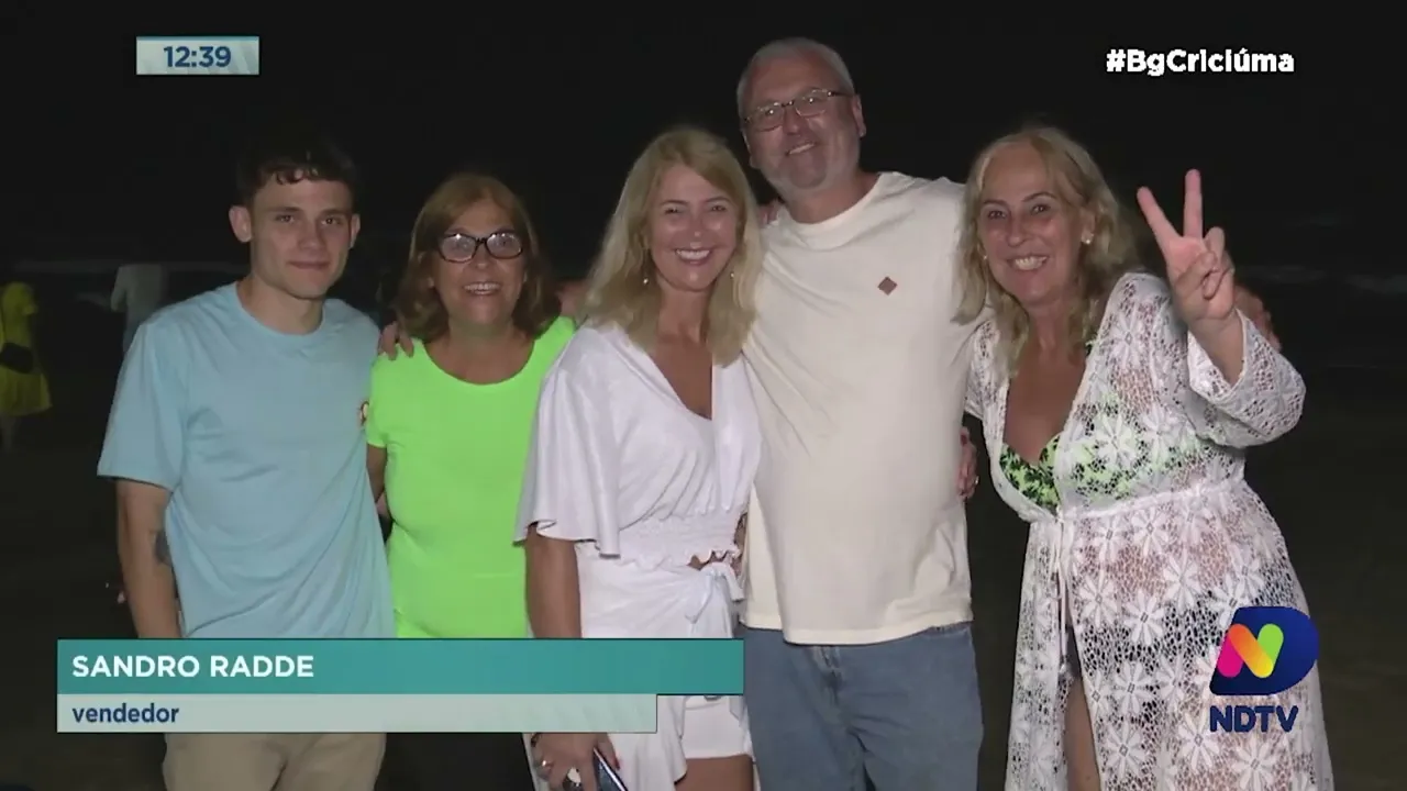 Moradores e turistas celebram com festa a chegada de 2023 em Balneário Rincão