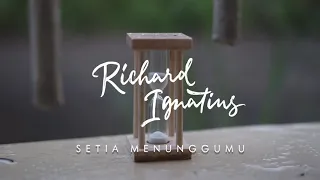 Download Richard Ignatius - Setia Menunggumu (Official Lyric Video) MP3