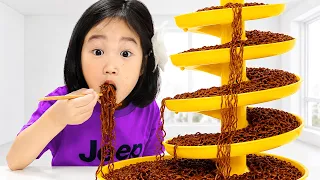 孩子们制作黑色拉面：团队合作大冒险