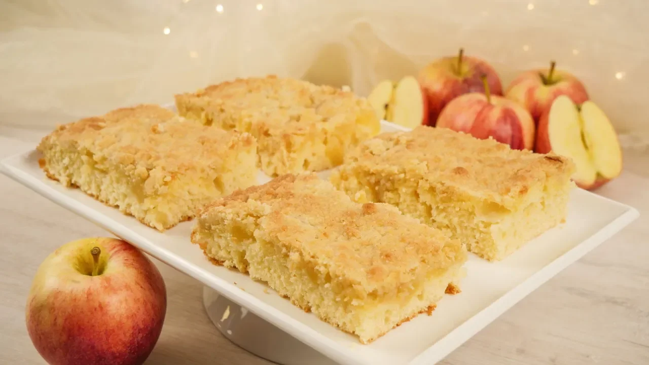 
          
          
          
            
            Omas Apfelstreuselkuchen vom Blech | Blechkuchen | Streuselkuchen Rezept
          
        . 