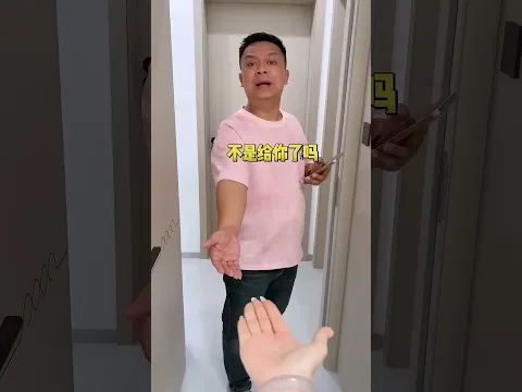 爸爸走路三心二意，逗逗他#爸爸带娃 #家有萌娃