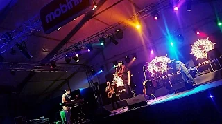 كايروكى فى The Music Tent عل الهامش 