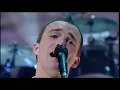 Download Lagu Travis - Why Does It Always Rain Of Me? (Live Later With Jools Holland) (HD)