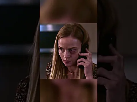 Mujer usa una técnica para alertar a la policía sin ser atrapada!😨 #peliculas #series #shorts