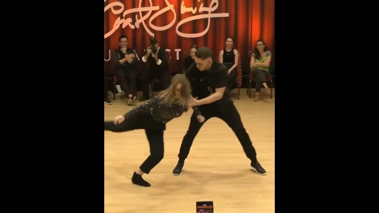 Impro West Coast Swing dance of Thibault & Victoria