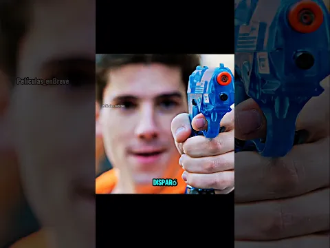 ¡La policía quedó impactada! ¡La pistola de agua resultó ser un arma mortal!😨|#shorts #youtubeshorts