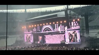 INTRO ARRIVER DE NI En BIGGY NINHO JEFE AIRLINES TOUR STADE DE FRANCE 03 MAI 2025 