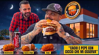 PROVO IL NUOVO PANINO CACIO E PEPE NELL' HAMBURGERIA DI CICCIOGAMER89 !! "CON CICCIO CHE MI OSSERVA"