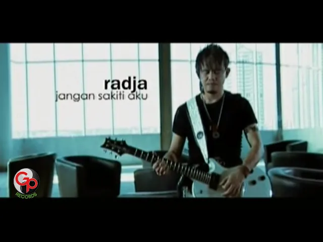 Download MP3 Radja - Jangan Sakiti Aku (Official Music Video)