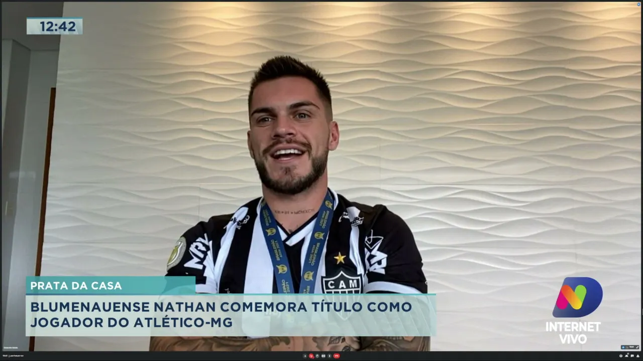 Blumenauense Nathan festeja título como jogador do Atlético-MG