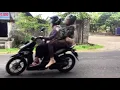 Download Lagu Siang hari di Jalan Desa: Lalu Lintas yang Punya Cerita