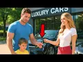Download Lagu Alleenstaande vader vernederd bij luxe autodealer – vrouw in spijkerbroek koopt auto voor hem