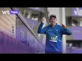 Download Lagu Trappenlopers in Anderlechtstadion zamelen geld in voor onderzoek naar ziekte van Parkinson