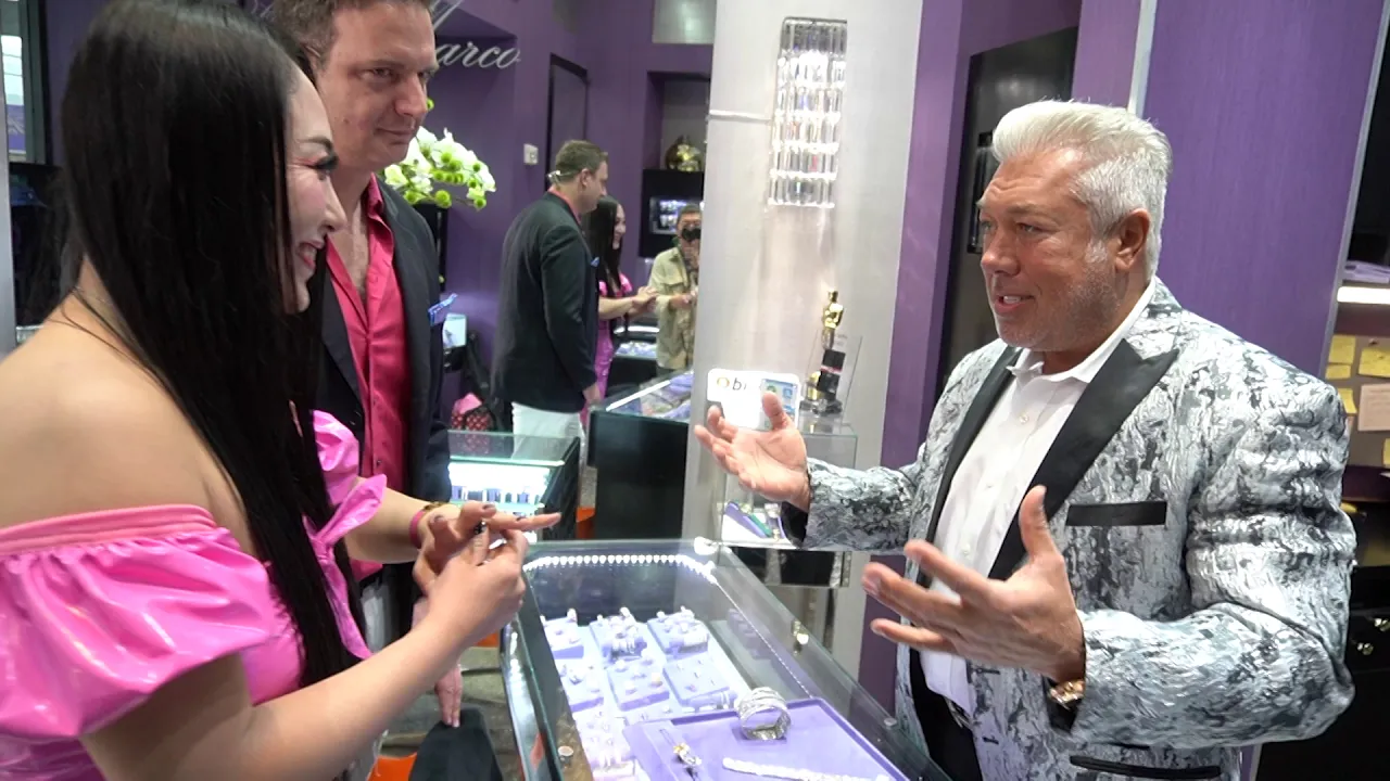 13 Minutes of the Weirdest Moments in Beverly Hills