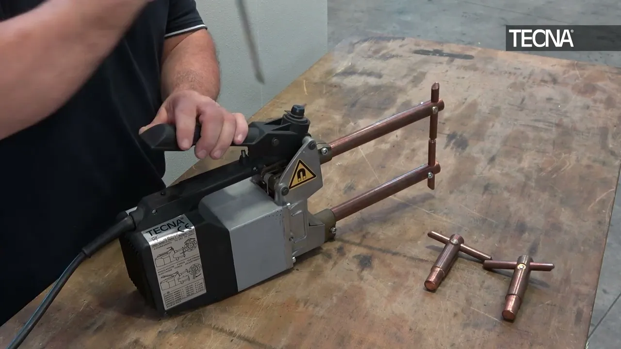 TECNA Handheld 7900 Spot Welder Setup Tutorial - YouTube thumbnail