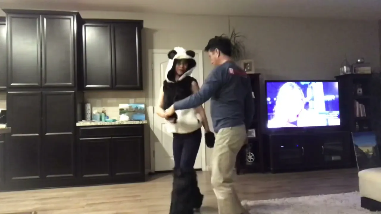 Panda Helen & Johnny dance WCS