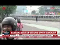 Download Lagu Sempat Terjadi Bentrokan di Depan GBK saat Massa Dipukul Mundur #beritasatu