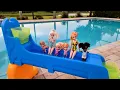 Water park ! Elsa \u0026 Anna toddlers - friends - pool - splash - floaties