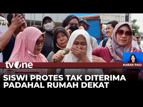 Isak Tangis Iringi Aksi Protes Penerimaan Siswa Baru di Tangerang