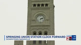 Springing Union Station clock forward in Nashville