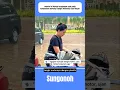 Lagu wanita ini hanya tersenyum saat pada keheranan menutup tangki motornya saat hujan#shorts