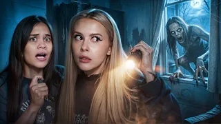 КТО-ТО ПОСТУЧАЛ В ОКНО… Пока мы смотрели СТРАШНЫЕ видео из TikTok с Anniemia. LyapoTanya