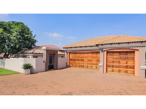 Download MP3 3 Bedroom House for sale in North West | Rustenburg | Boschdal |