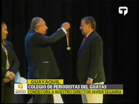 Colegio de periodistas del Guayas condecora a nuestro director Javier Segarra