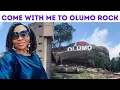 Lagu Een bezoek aan Olumo Rock: het populairste toeristencentrum in Abeokuta, Nig.
