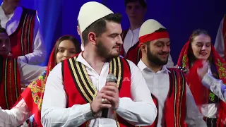 danjel kopsaj buke e krype prej duarve te nanes