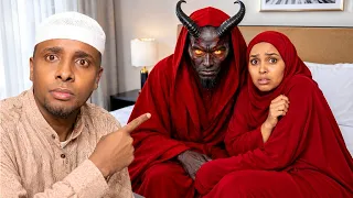 JINI AYA QOLKA KULA NOOL GABADHAAN QISO GILGISHAY CAALAMKA DHAR KUMA SEEXATO HUDO