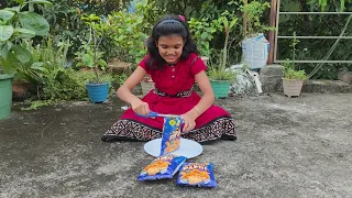 কৃতিকা Chatpata Papdi খাবারের প্যাকেট এর ভিতর থেকে কি কি নতুন Gift পেলো@Kritika Channel 