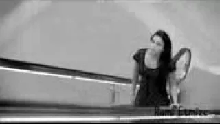 والله بحبه وهفضل احبه 