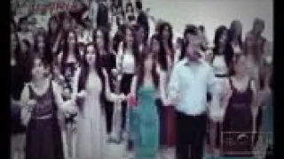 وخايف اموت بغرب يايوم وماشوفكم ياحبابي دندنها