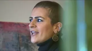 ريم بنا غنت الله اصبح لاجئا فأصيبت بشلل في الأحبال الصوتية 