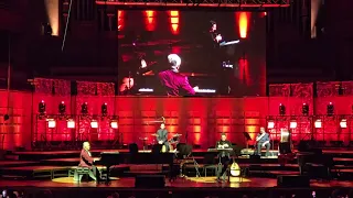 انوشیروان روحانی و همایون شجریان بازخوانی اهنگ هایده در کنسرت آمریکا 