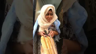 الكنة مين تغبنها العجوزة في حياتها اليومية الزرقة و كنتها بنت بلقاسم 