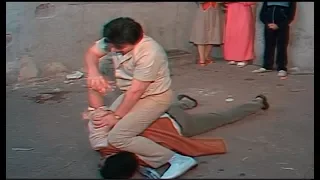 مسلسل حارة نسيها الزمن عبدو يعتدي على عادل و عادل يمسح به الأرض ثلاث مرات 