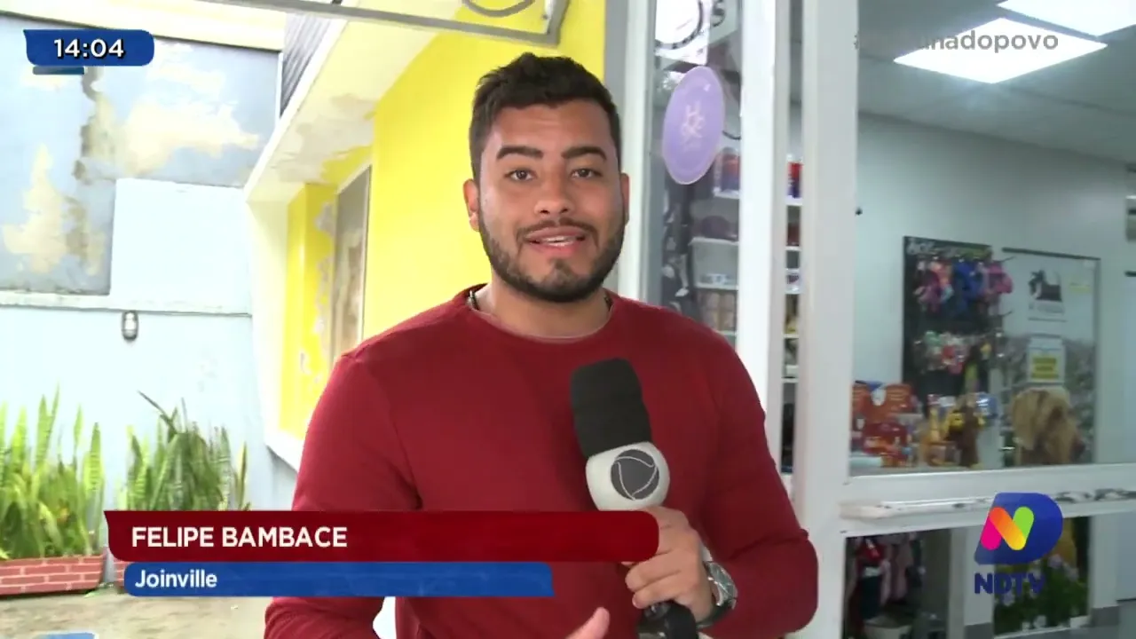 Em apenas um minuto homem arromba loja e furta bicicleta em Joinville