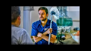 Barefoot شاب مليونير بيتنكر في هيئه عامل نظافه ليجد الحب الحقيقي ملخص فيلم 