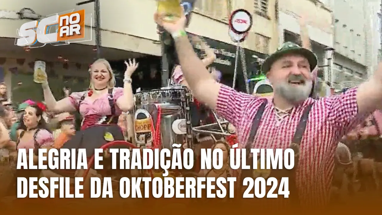 Último desfile da Oktoberfest 2024 reúne milhares de pessoas em Blumenau