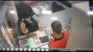 نساء يسرقون محلات المجوهرات بالمغرب 