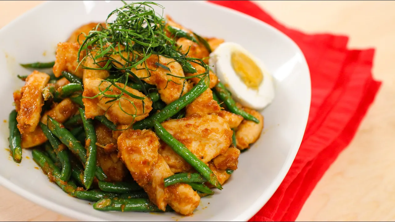 Pad Prik King Recipe - Red Curry Chicken & Long Beans Stir-Fry 