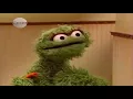 Download Lagu Sesame Street - Sparky tries to smash the door open but fails (Funny Fast running)