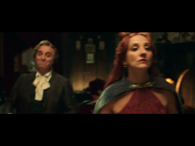 Una famiglia mostruosa | Clip 'Tintarella Di Luna'