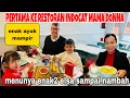 Lagu PERTAMA MAKAN SIANG DI RESTORAN INDONESIA  MAMA DONNA DAN MENUNYA ENAK2 BANGET 